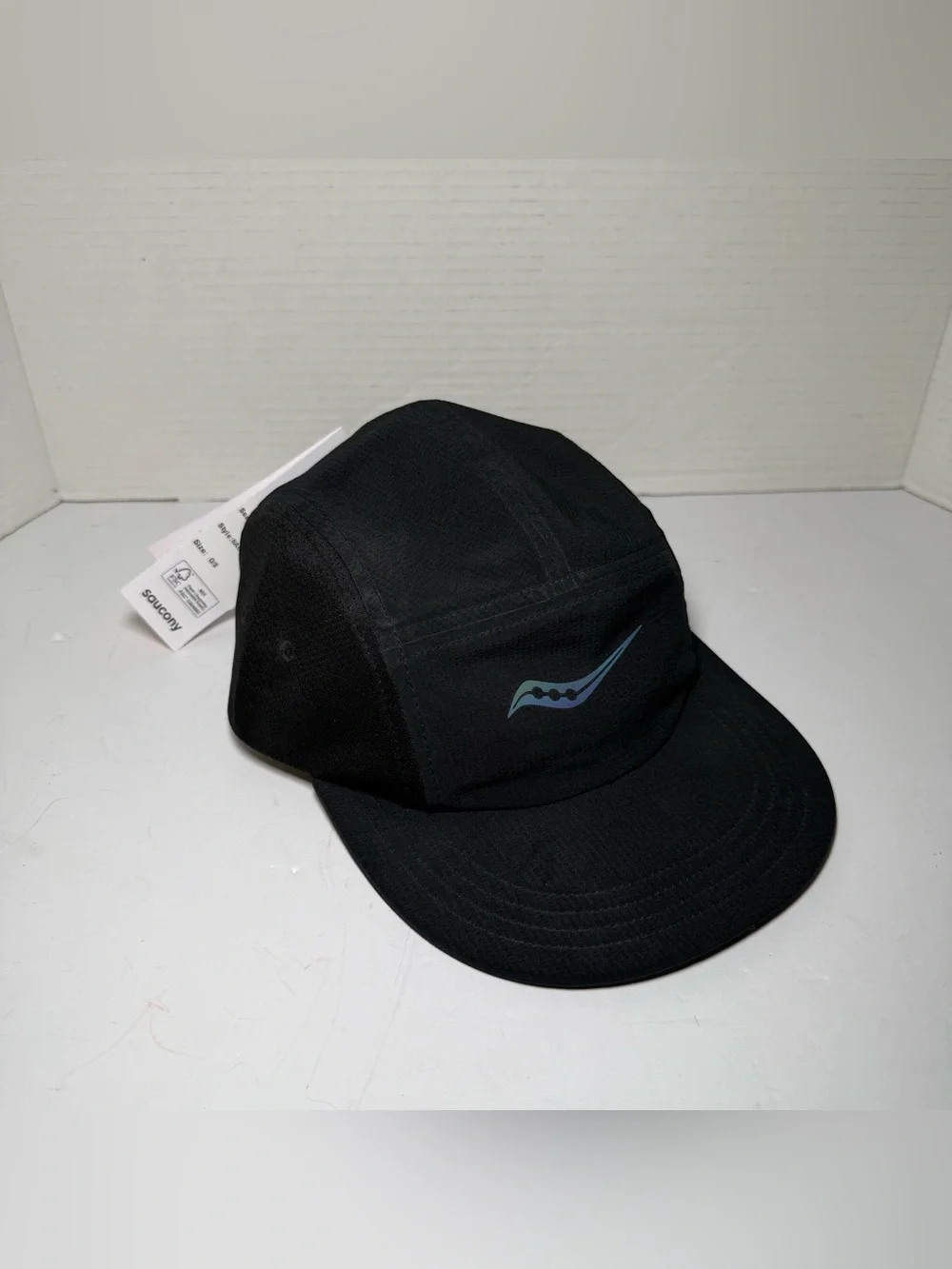 Saucony NWT 5-Panel Running Hat Black Mesh Adjustable Performance Cap Kinarva OS